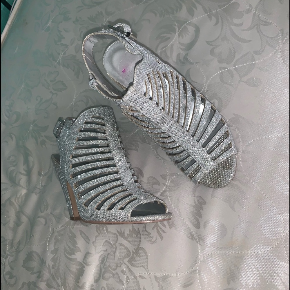 Silver high heels 👠